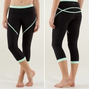 Lululemon Roll Out Crop Legging Black & Teal, 8